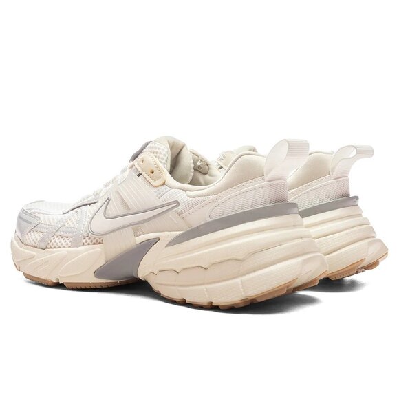 Nike V2k Run Sneakers in Sail Light Khaki & Light Smoke Grey 7 Womens Athletic S - Picture 2 of 16